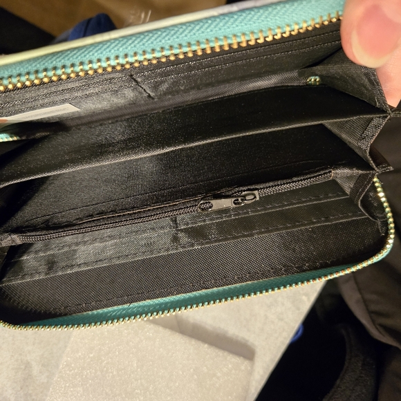 I Love Lucy VITAMEATAVEGAMIN Wallet - Picture 6 of 6